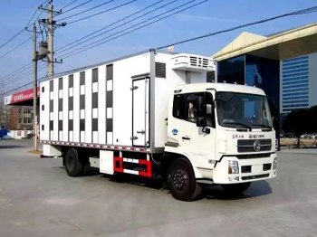 東風(fēng)天錦7.4米畜禽運(yùn)輸車