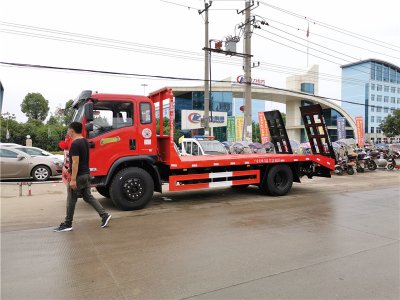 華神160馬力單橋平板運(yùn)輸車